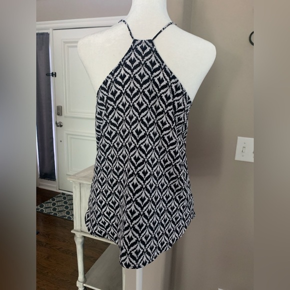 NYC Medium Black and White Patterned Women's Tank Blouse, EUC P2P 18” - Picture 5 of 5